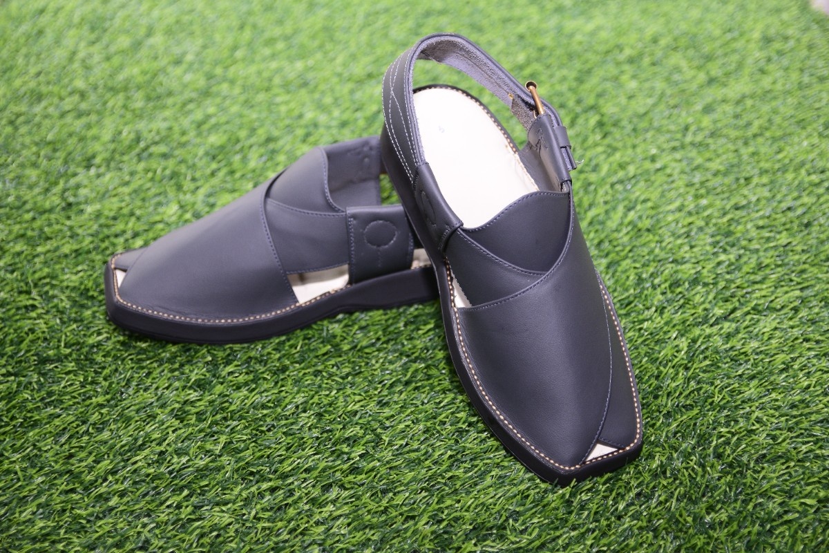 Black Matte Peshawari Chappal – Medicated PU Sole