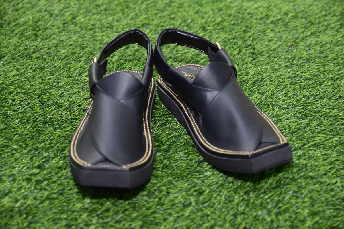 Kaptaan Chappal Black Matte Dotted - Double Sole