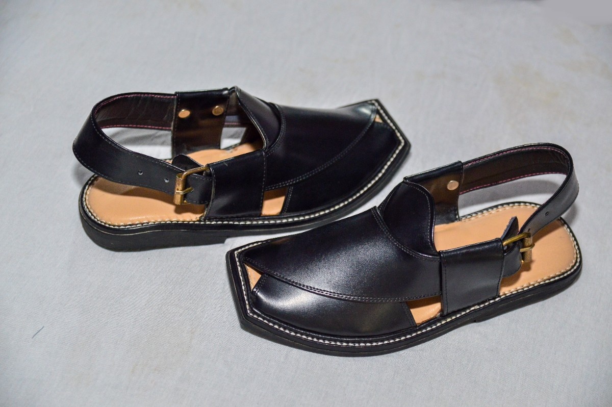 Hover Thumbnail Smart Zalmi Chappal – Black, Medicated Sole, Cut Design